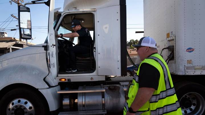 Federal review finds 44% of US trucking schools don't comply with government rules