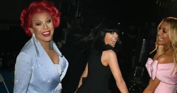 La Voix returns to Strictly Come Dancing after being brutally forced out by injury