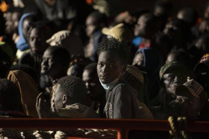 Rescatan a 326 migrantes en aguas próximas a El Hierro