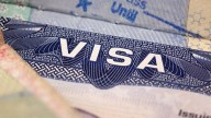 ¿Qué es y cuánto cuesta la visa tarjeta dorada Trump?