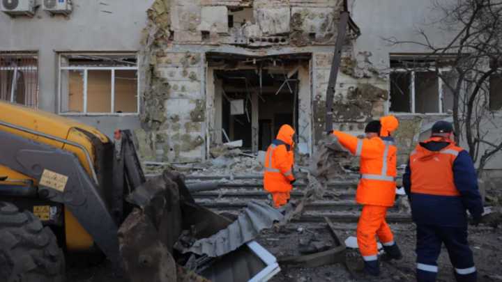 Más de un millón de hogares se quedan sin electricidad en Ucrania por intensos ataques rusos