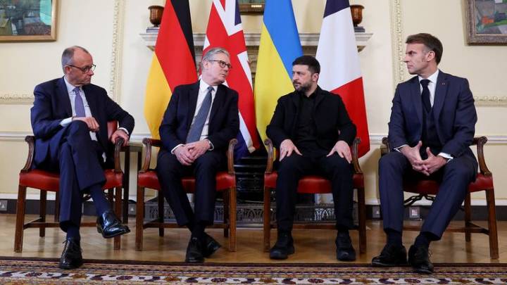 Starmer holds crisis talks with Zelenskyy in search for 'decent peace for Ukraine'