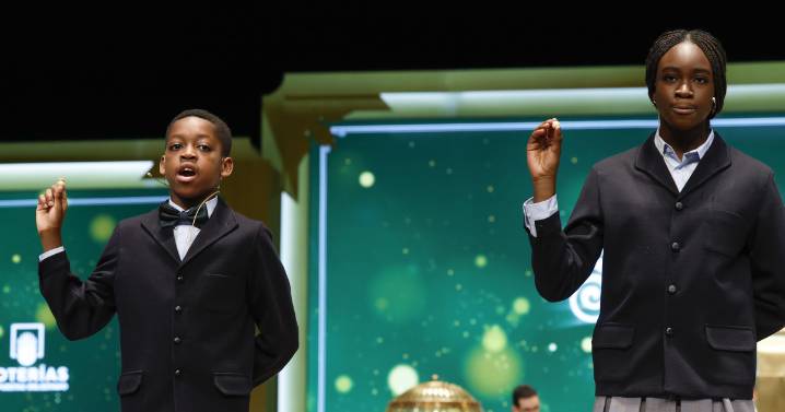 ¿Puede un menor cobrar un décimo premiado en la Lotería de Navidad?