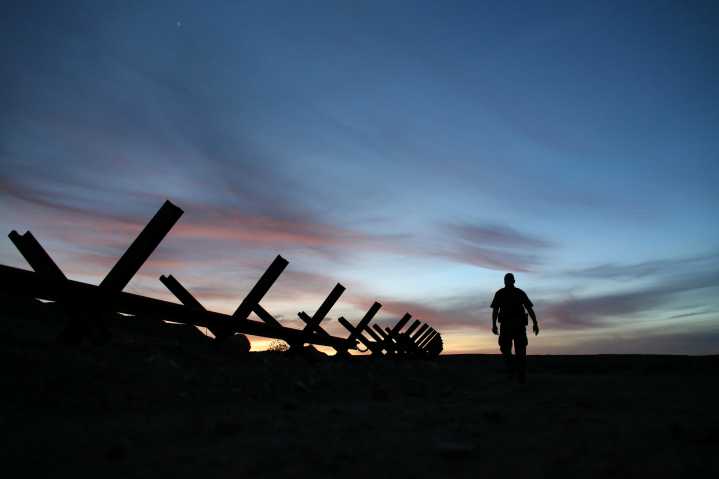 Planean militarizar frontera de California