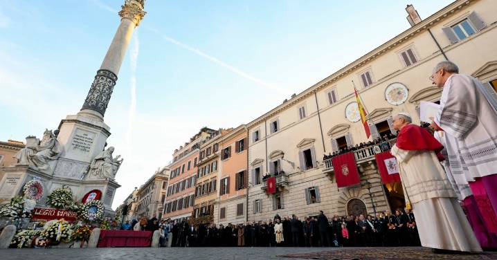 Pide Papa paz, reconciliación y educación en la no violencia ante la Inmaculada
