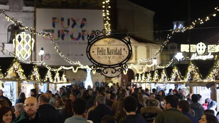 Oviedo lleno hasta la bandera durante la primera jornada festiva del puente de diciembre