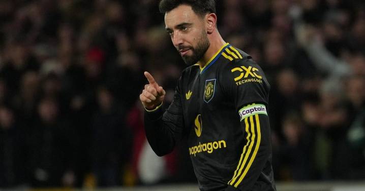 Two-goal Bruno Fernandes leads rampant Manchester United to 4