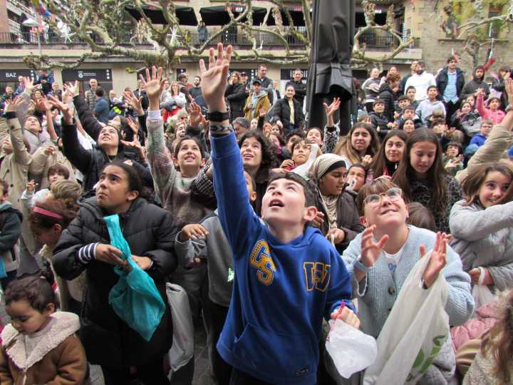 Ilusión y tradición en los bolo-bolos de San Nikolas