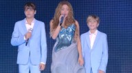 ¡Ante 45 mil personas ! Shakira cantó «Acróstico» con sus hijos, en Argentina