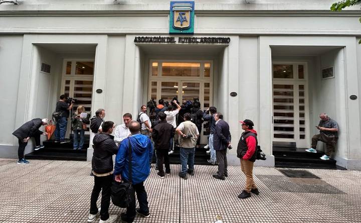 Justicia de Argentina allana dese de la AFA y clubes de fútbol