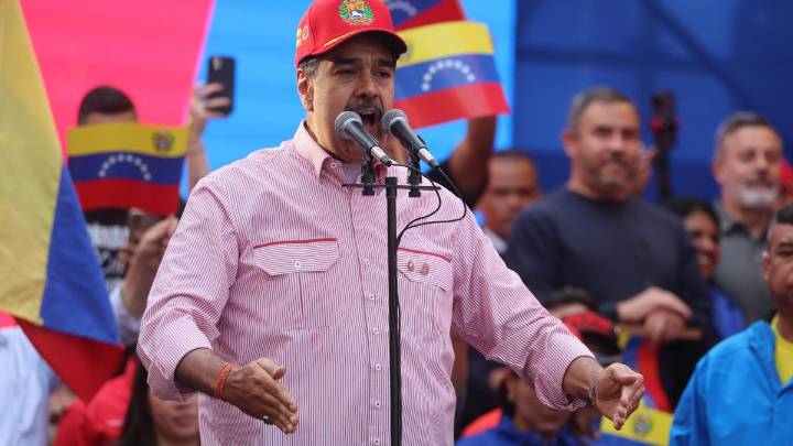 Maduro: El poder nacional de Venezuela se sustenta en el pueblo y sus fusiles