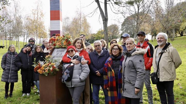 Gijón conmemora el Día Mundial contra el Sida en "El bosque de la Memoria": "Hay que seguir concienciando"