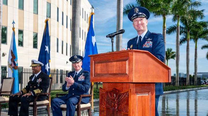 Asume nuevo jefe de Comando Sur de EEUU para América Latina y el Caribe