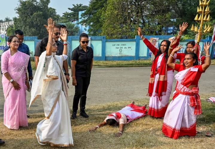 Be ready with ‘kitchen tools’, Mamata urges women amid SIR row