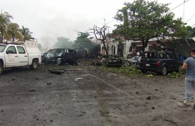 Instalan operativo en la frontera de Michoacán y Colima tras explosión de coche bomba