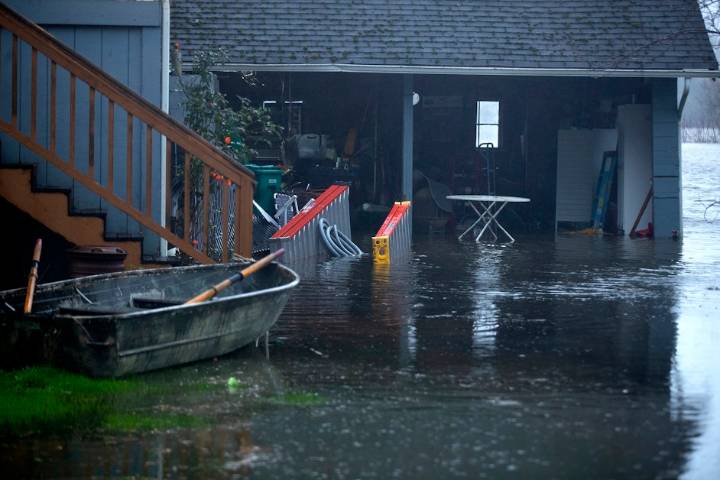 'GO NOW.' 100,000 evacuated in historic Skagit flood