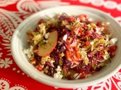 Ensalada navideña perfecta para acompañar carnes: conoce cómo prepararla en 20 minutos