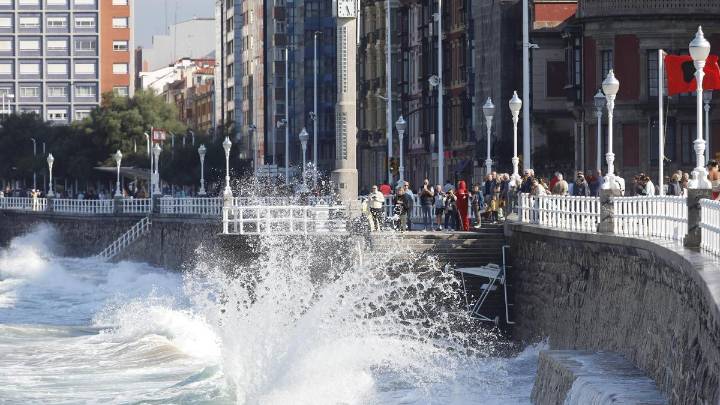 De ser aguarón a fato a nacer debaxo los coyones de Pelayo: la recopilación de más de 150 espresiones xixonesas de los hermanos Sánchez Vicente