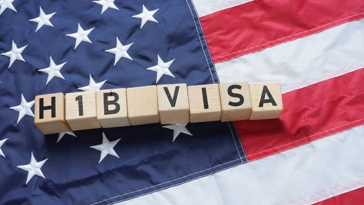 Estados Unidos bloquea visas a moderadores y verificadores de datos por censura