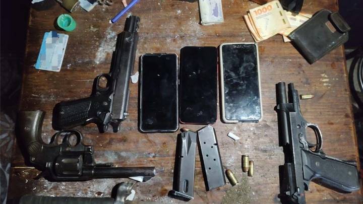 La Policía rescató a un hombre secuestrado y detuvo a dos sospechosos armados en barrio Las Violetas