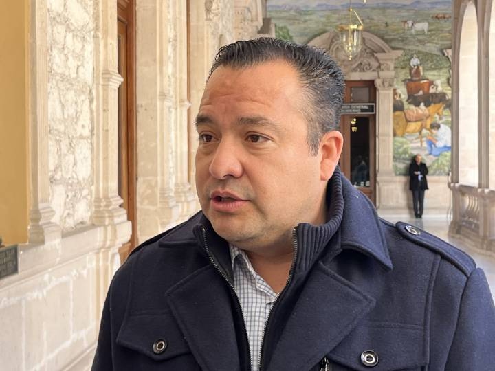 Acompaña Jesús Valenciano a campesinos en reunión sobre Ley de Aguas en Palacio de Gobierno