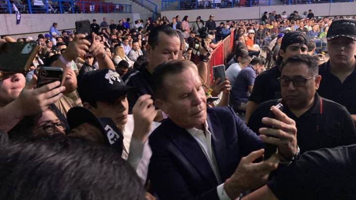 Mazatlecos se hacen presentes en el CUM para apoyar a Marco Verde en casa