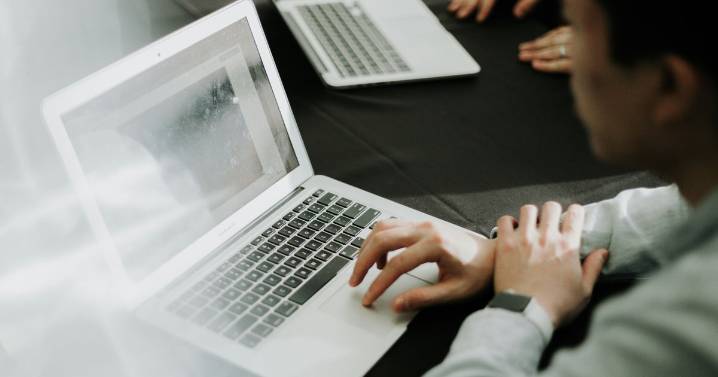 What Is 'Lily Padding'? 2025's Unexpected Career Trend