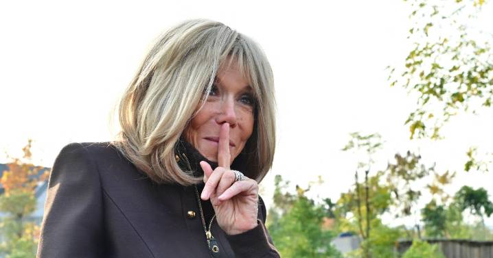 Brigitte Macron carga contra un grupo de feministas: «Malditas idiotas»