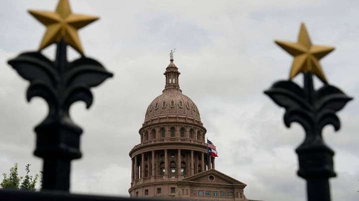 Supreme Court allows Texas to use a congressional map favorable to Republicans in 2026