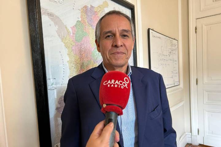 La paz con el Clan del Golfo no se firmará en papel, acuerdos se entregarán a comunidades: Jiménez