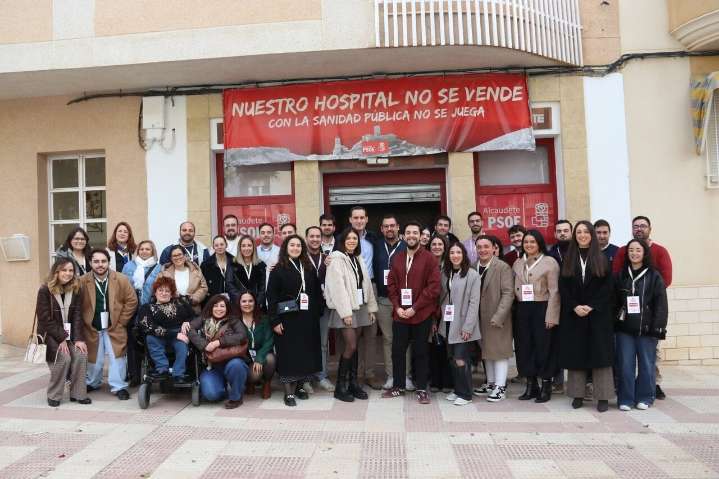 El PSOE acusa a Juanma Moreno de detener las políticas destinadas a la juventud