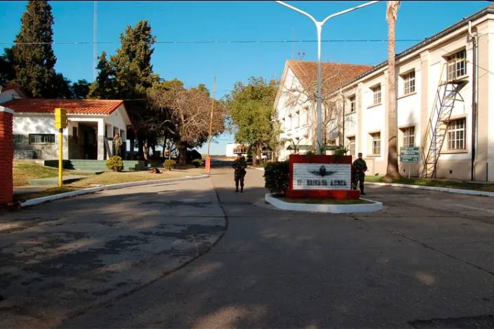 Golpearon y robaron el arma reglamentaria a soldado voluntaria en violento asalto en Paraná