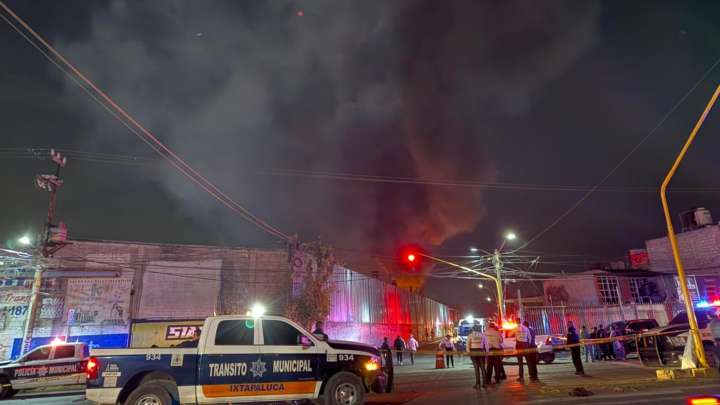 Afectaciones por Incendio en Fábrica de Ixtapaluca, en Edomex, se Extienden a Cinco Colonias