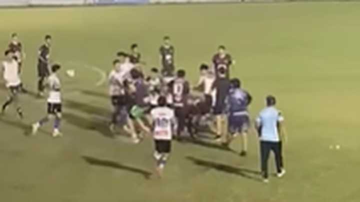 Batalla campal en la definición de la Copa de Oro en Concepción del Uruguay