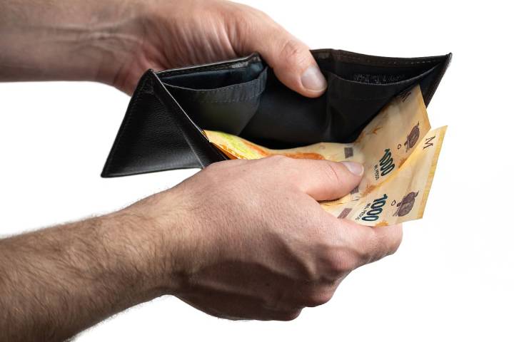 Confirmado por el Gobierno: así aumentará el salario mínimo durante los próximos 10 meses