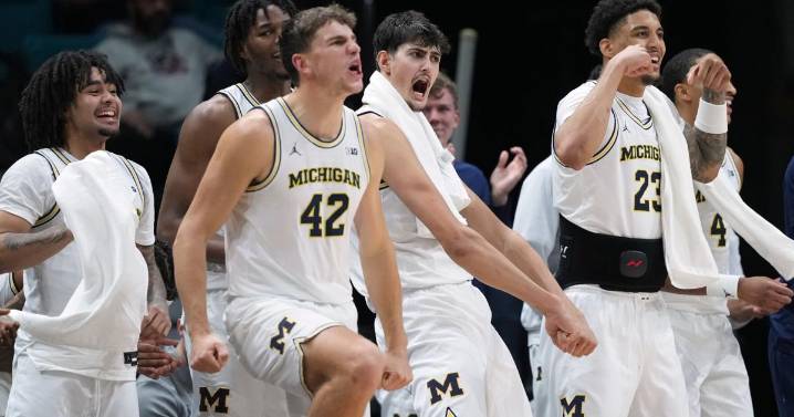 Michigan up to No. 3 in AP Top 25 men's basketball poll, Michigan State and Iowa State into top 10
