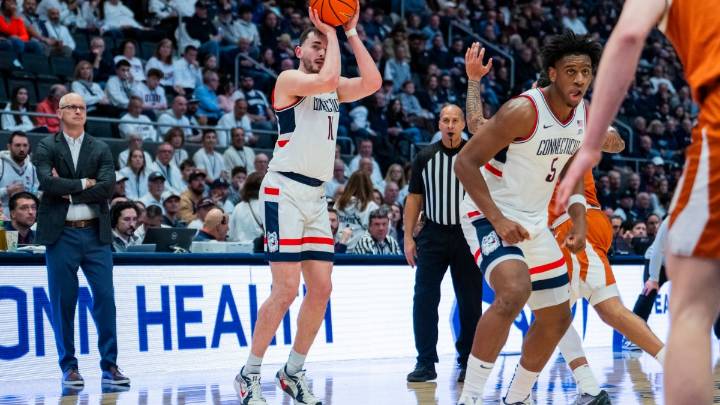 Karaban and Reed lift No. 5 UConn to 71-63 win over Texas in Huskies’ final nonconference game – NBC Connecticut