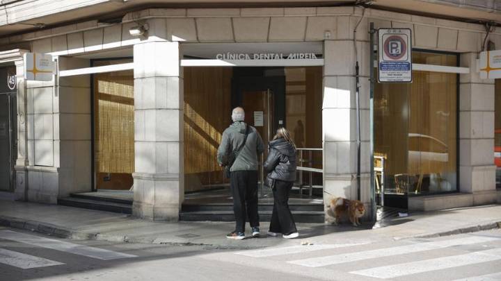 Detenidos por homicidio imprudente el anestesista y la dueña de la clínica dental de Alzira donde fue atendida la menor fallecida