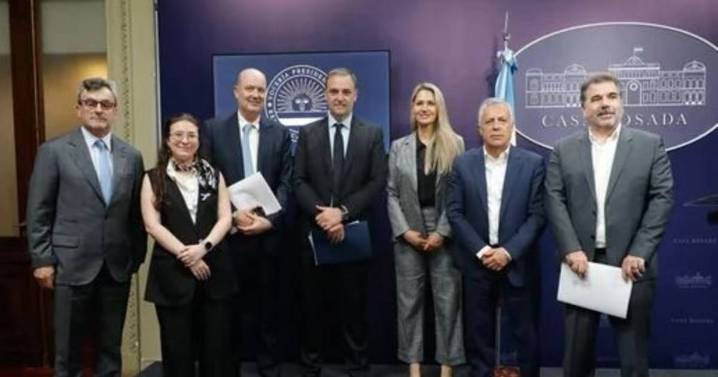 Adorni confirmó que los proyectos del Consejo de Mayo irán al Congreso