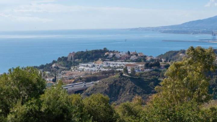 El parque forestal más grande de El Palo: un paraje en Málaga con mesas de pícnic, barbacoas y senderos