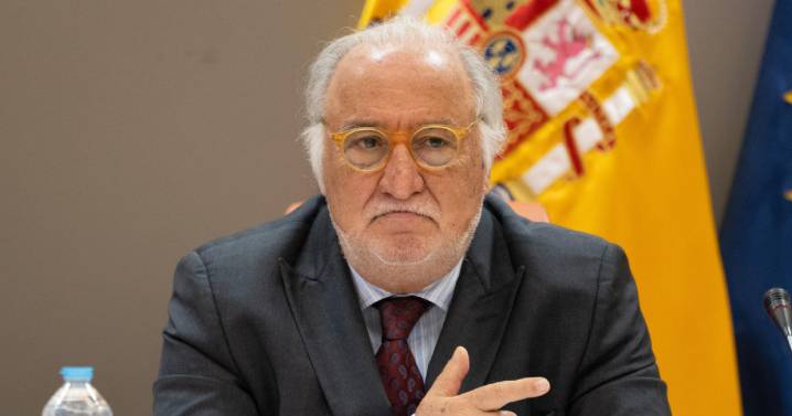 Pere Navarro rectifica el único dato que justifica la puesta en funcionamiento de la luz V16
