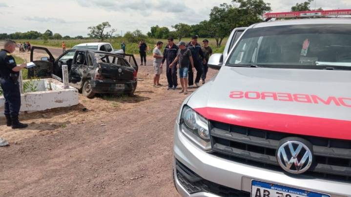 Tragedia en Corrientes: cuatro muertos, incluyendo una embarazada y su bebé, tras el choque entre un auto y una camioneta