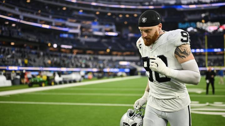 Raiders' Maxx Crosby questionable with knee injury but expected to play against Broncos