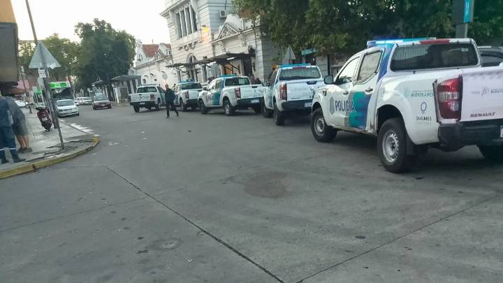 Un hombre en situación de calle fue apuñalado en una violenta pelea