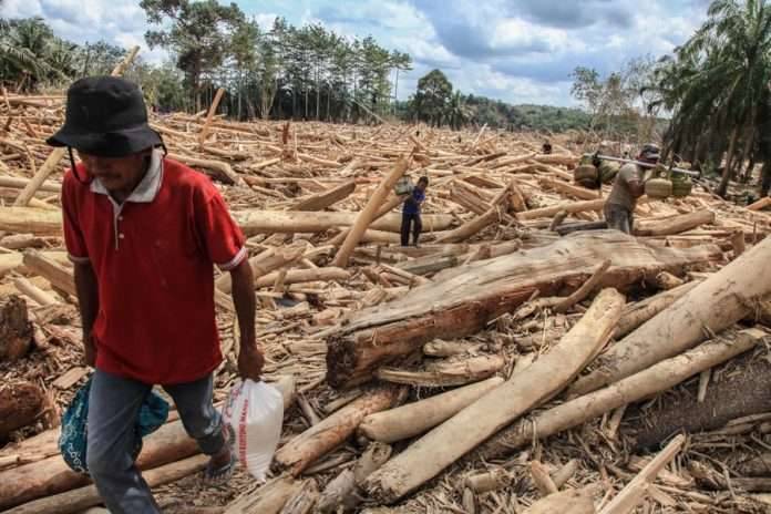 Más de mil muertos por inundaciones en Indonesia