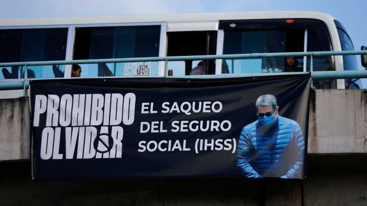 Trump Otorga Perdón a Expresidente de Honduras, Juan Orlando Hernández, y Sale de Cárcel en EUA