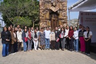 Develan en Oaxaca memorial en honor al profesor Modesto Patolzin