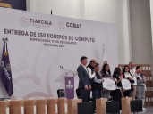 Entregan 550 computadoras al Cobat para fortalecer el aprendizaje de 17 mil estudiantes