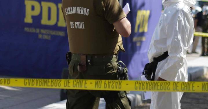 Sujetos asaltan al menos dos locales de centro comercial de Maipú y realizan disparos al aire