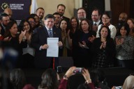 Gov. JB Pritzker signs Illinois anti-Trump immigration bill into law